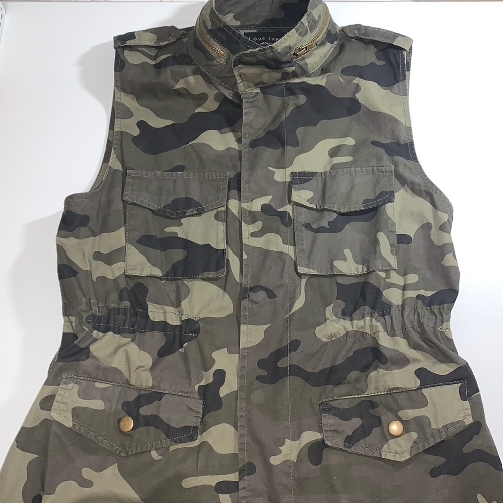 Love Tree Vest✨ Size M